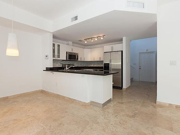 4th image of 11572 NE 13th Ave #11572