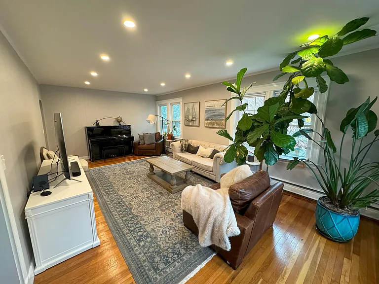 Living room. The furniture in this picture is not included.