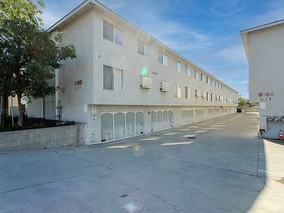 3rd image of 9160 Huntington Dr
