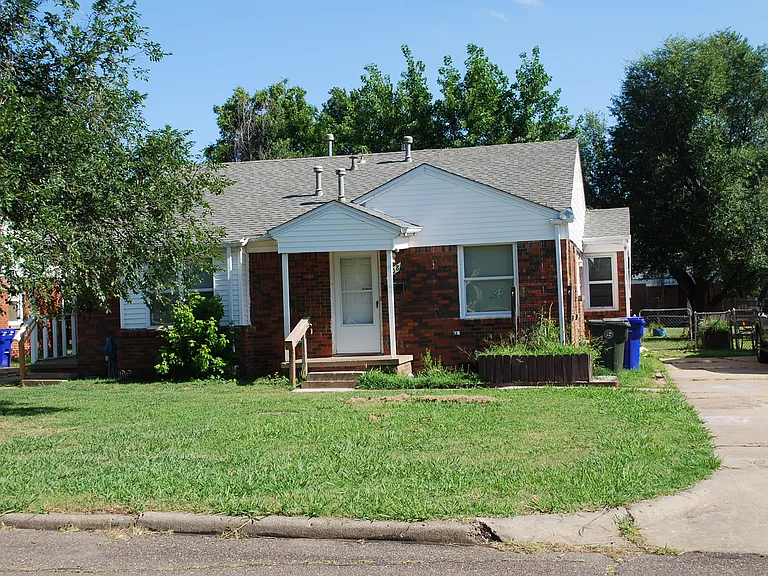 408 Babb Dr — Photo 1