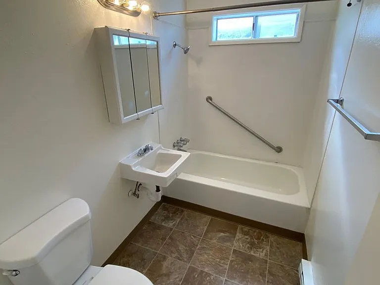 550 SW Levens St #21 — Photo 9
