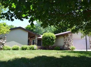 711 Beverly Ct, Neenah, WI 54956
