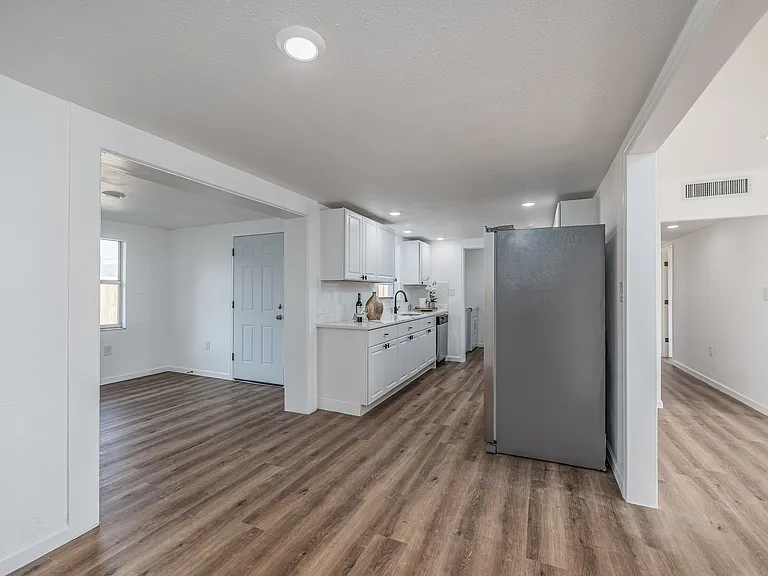 1811 Rhoades Ter — Photo 5