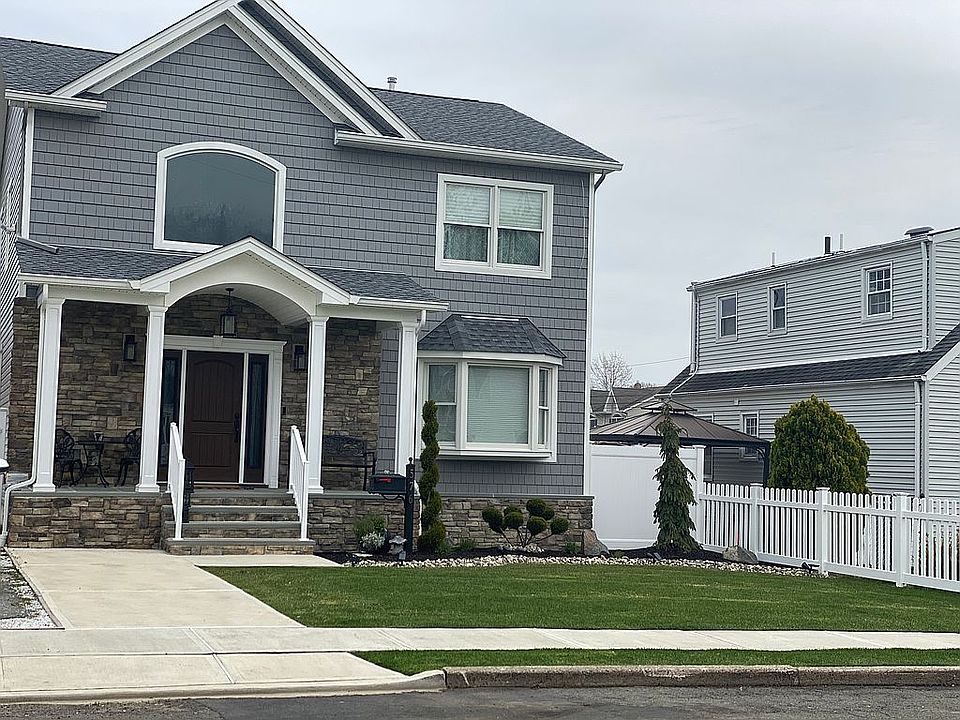 2nd image of 576 Spruce Ave