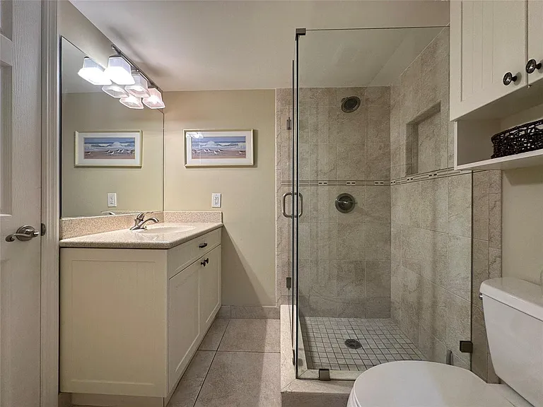 17801 N Bay Rd #212 — Photo 35