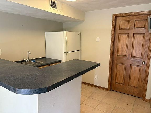 4th image of 29 Westend Cir