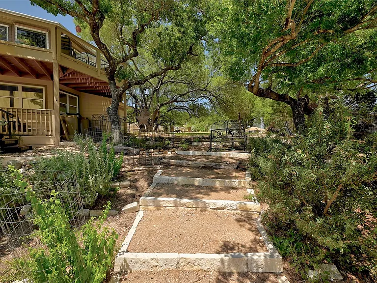 2437 Crosswind Dr — Photo 4