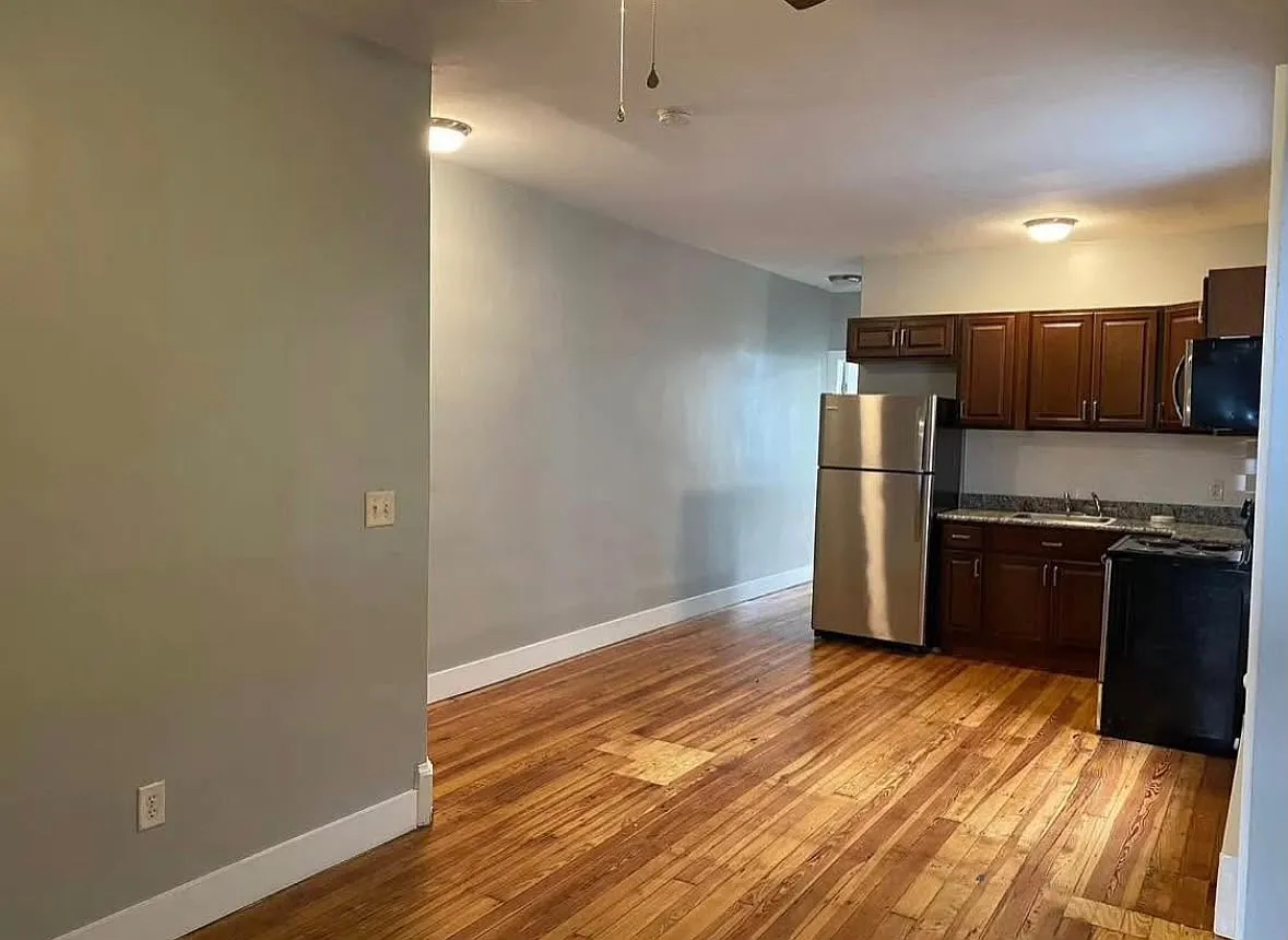 2 bed, 900 sqft, $1,400 — Photo 3