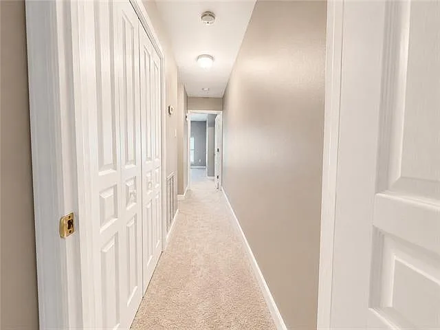308 W Robert E Lee Blvd — Photo 9