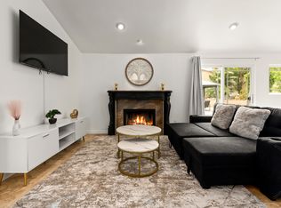 20300 Oxnard St, Woodland Hills, CA 91367