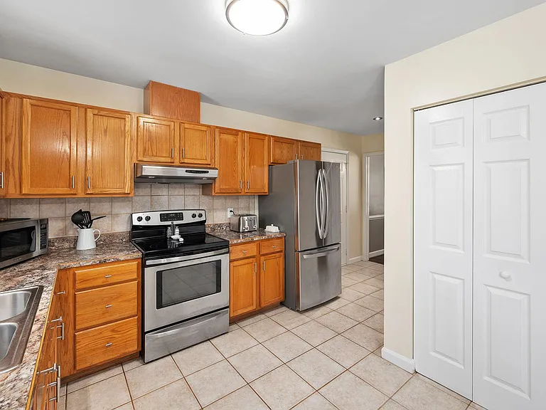 805 S White St — Photo 12