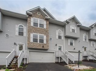 146 Mountain Dr, Carnegie, PA 15106