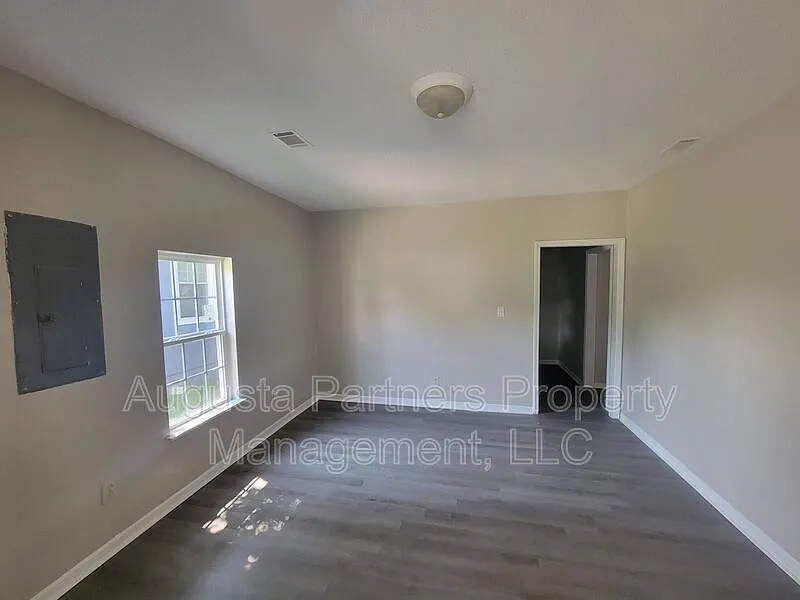 3 bed, 2.0 bath, 1218 sqft, $1,285 — Photo 4