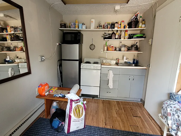 1128 Hess Ave #10 — Photo 3