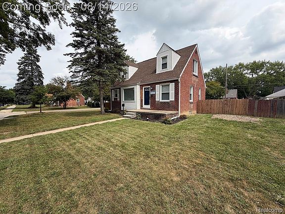 3rd image of 10082 Cardwell St