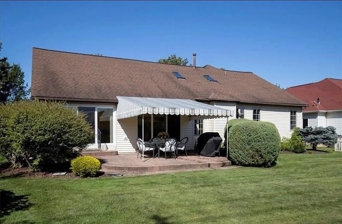 35 Hobnail Dr — Photo 2