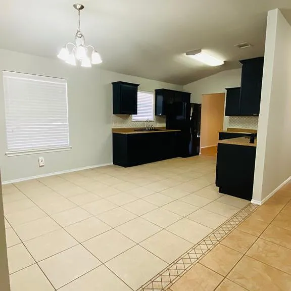 2560 Vernell Way — Photo 3