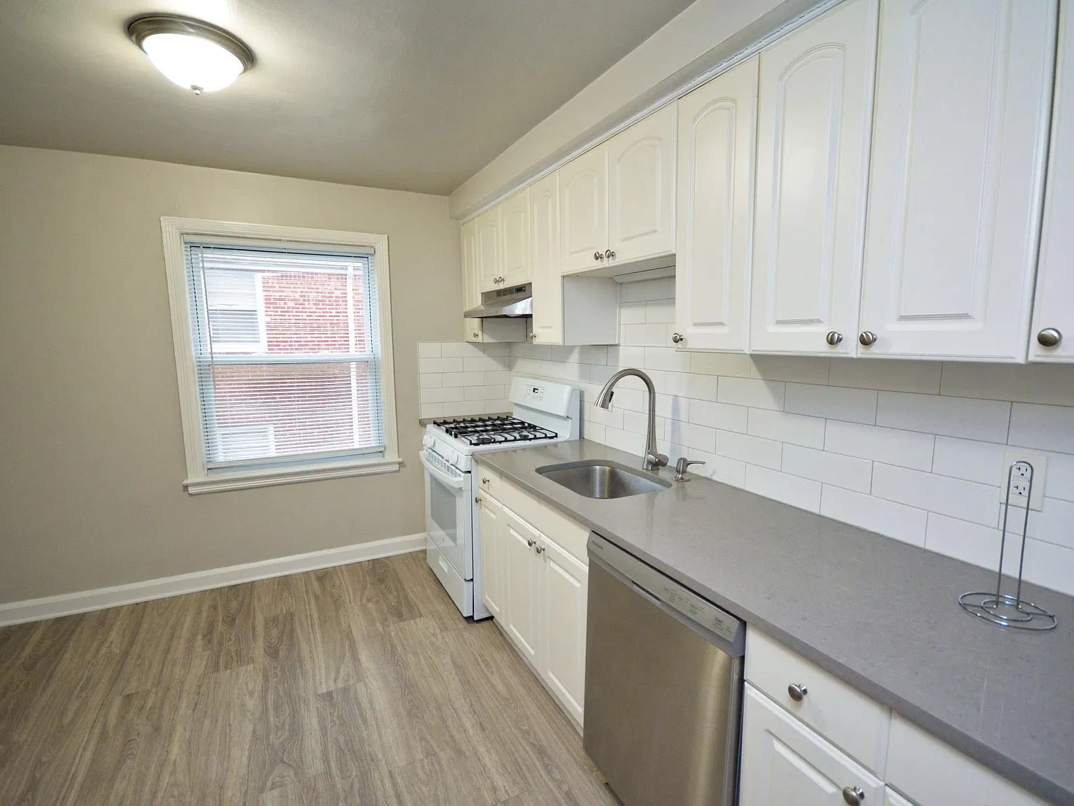 2 bed, $2,400 — Photo 1
