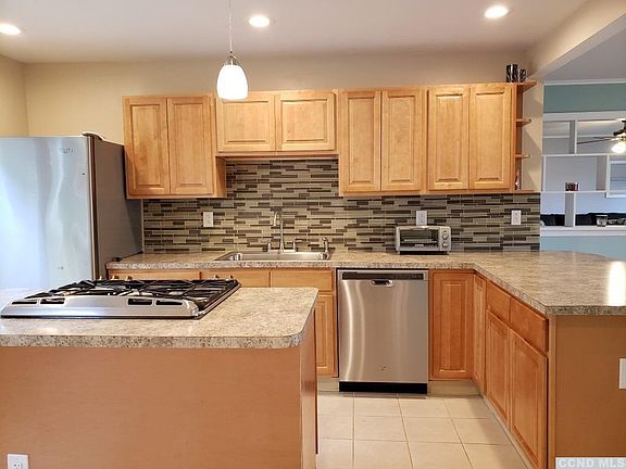 3rd image of 7 Rosecrans Ave