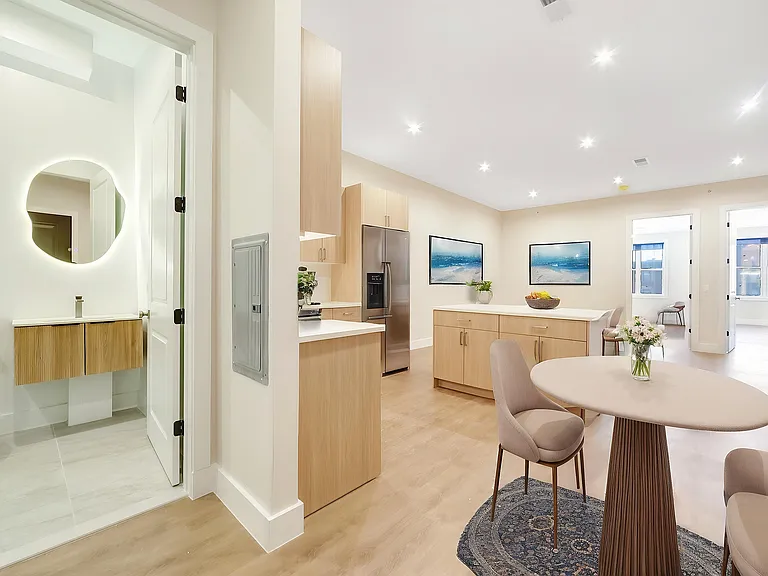 684 Main Kitchen 2