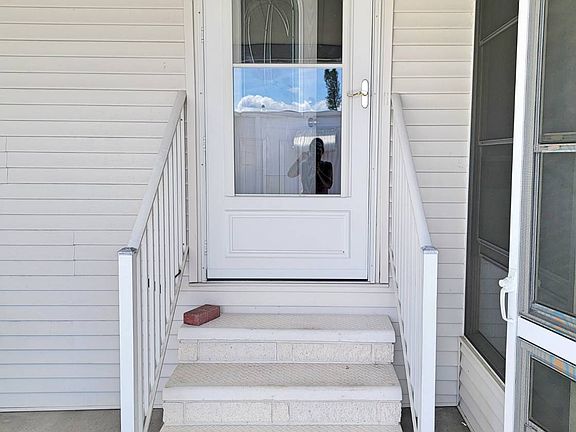 4th image of 188 3rd St W