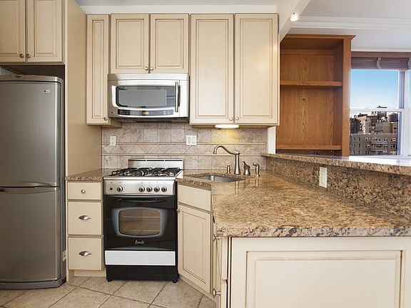 3rd image of 63 E 9th St APT 12E