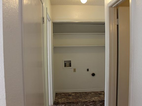 5th image of 806 S Orchid Dr
