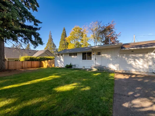 GARR01, 409 & 411 Eastfield Dr #409, Oregon City, OR 97045
