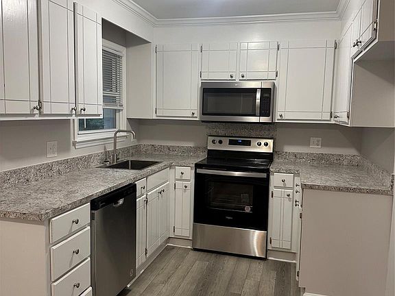 4th image of 415 Copeland Park