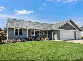 560 Superior Rd, Green Bay, WI 54311