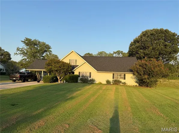 202 Larue Ln, Sikeston, MO 63801