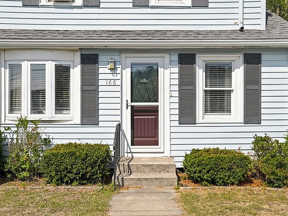 3rd image of 166 Sandwich Rd