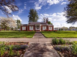 601 E Cypress St, Charleston, MO 63834