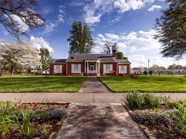 601 E Cypress St, Charleston, MO 63834