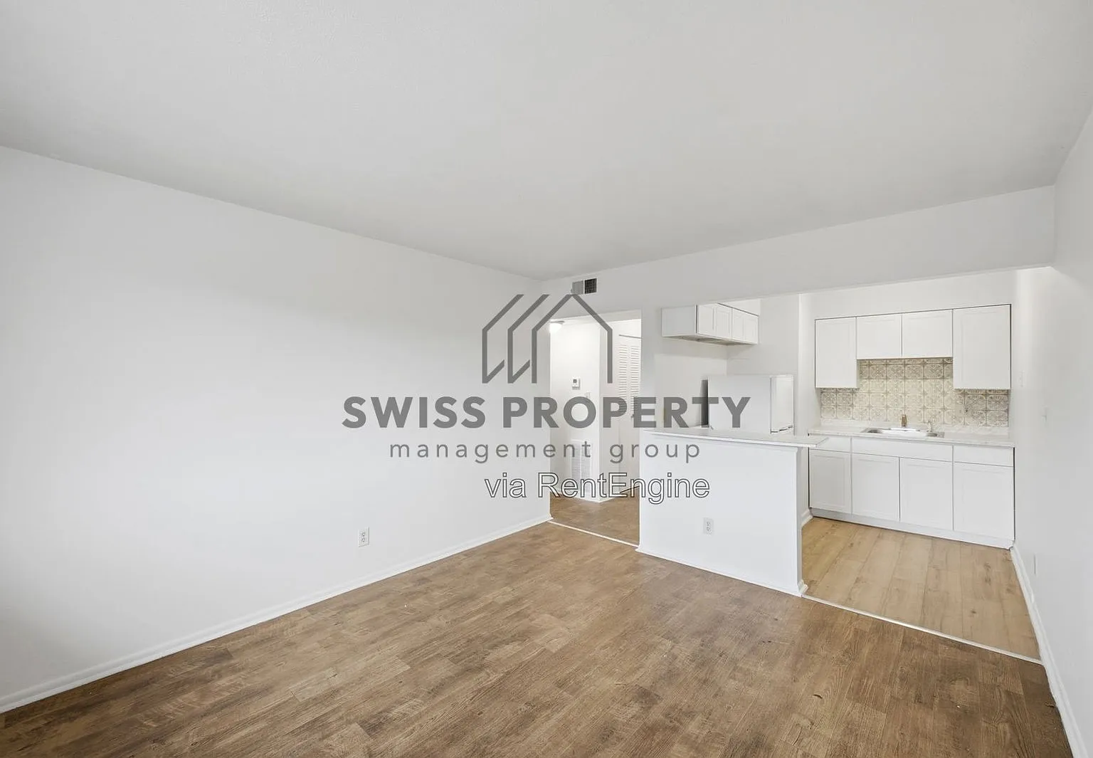 2 bed, 1.0 bath, 674 sqft, $1,000 — Photo 2