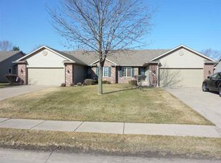 320 Country Club Ct, Eldridge, IA 52748