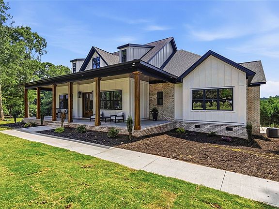 3rd image of 118 Crown Oak Ct