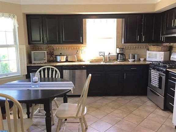 3rd image of 12 Bridle Way