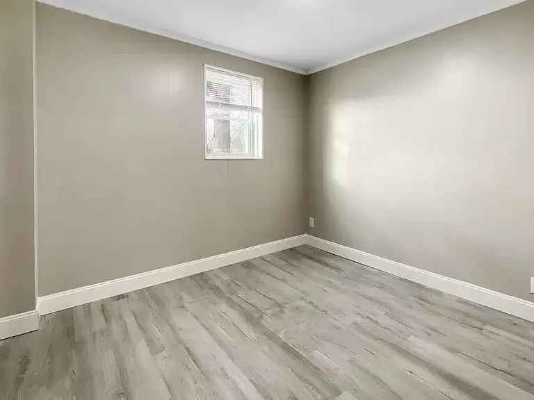 104 S Beechtree St #B — Photo 6