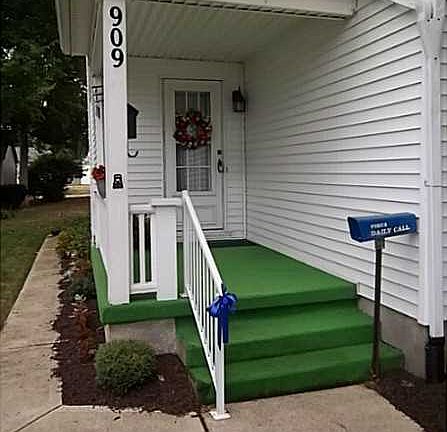2nd image of 909 South St