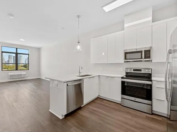 121 34th Street image 207 of 213