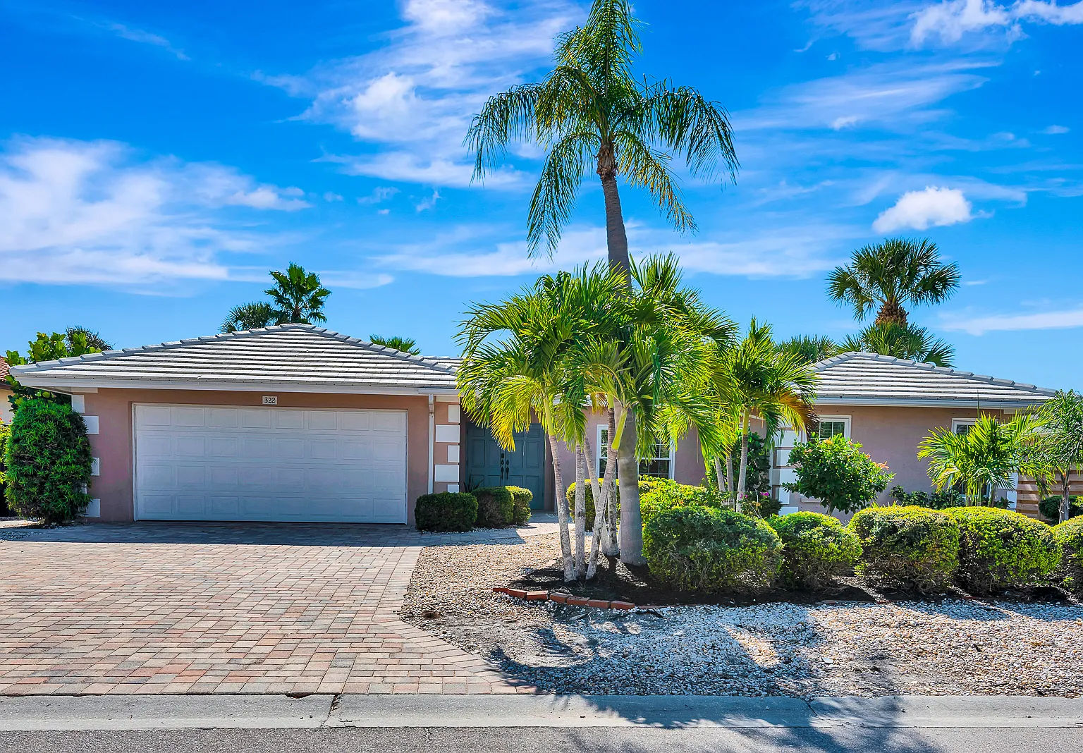 3 bed, 2198 sqft, $12,000 — Photo 3