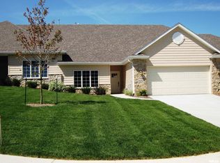 3454 Crowne Pointe Cir, Bettendorf, IA 52722