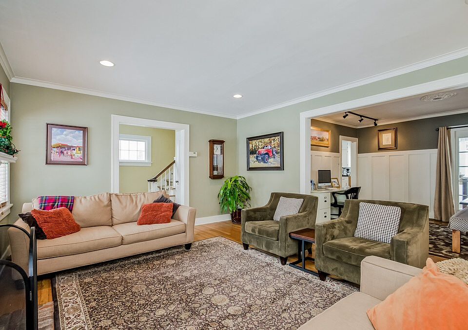 1st image of 584 Lawndale Ct
