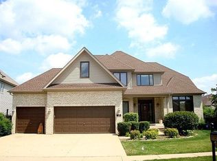 33 W Sandstone Ct, South Elgin, IL 60177