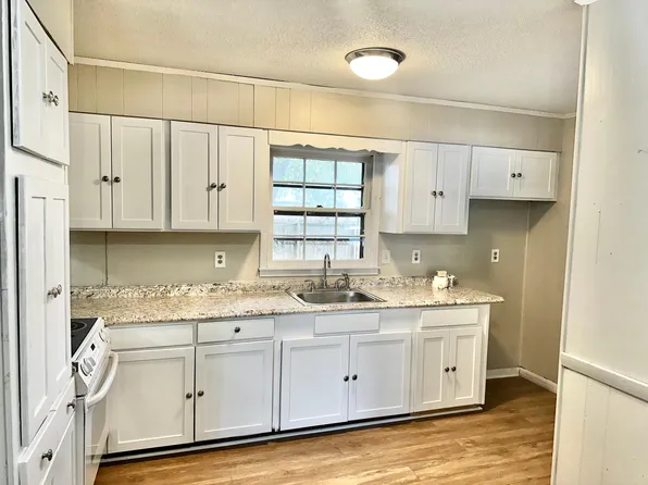 420 Edison Ave, Muscle Shoals, AL 35661