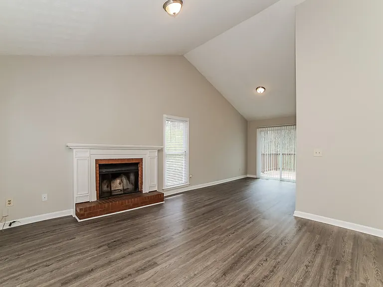 3106 Calumet Cir NW — Photo 5