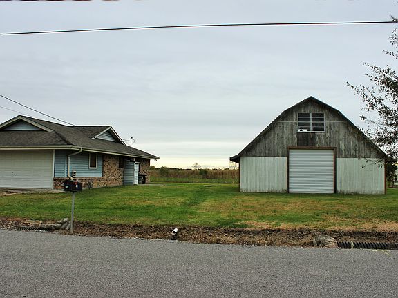 3rd image of 215 Lark Dr