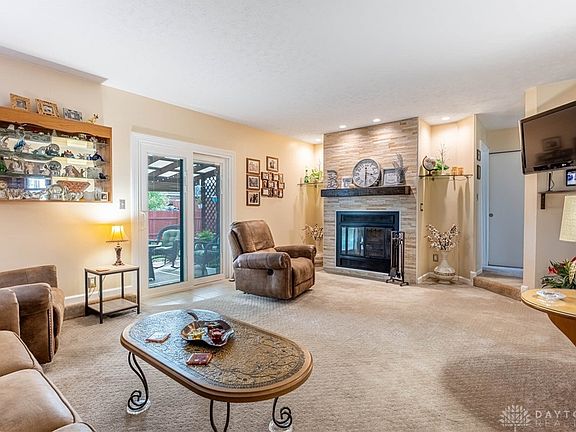 4th image of 881 Sunset Dr
