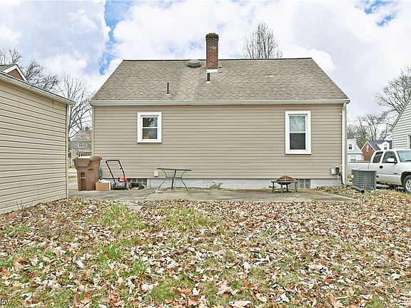 3rd image of 146 Helen Ave